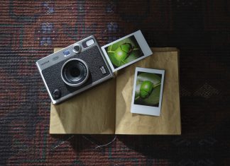 دوربین فوجی فیلم Instax Mini Evo با قابلیت ارسال تصاویر به موبایل معرفی شد