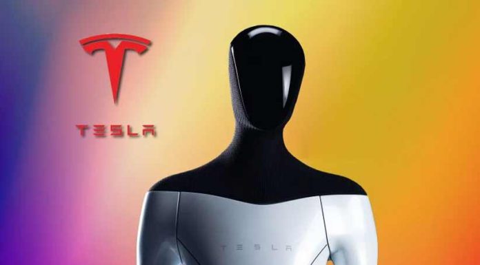 ایلان ماسک از آغاز تولید ربات انساننمای تسلا در سال ۲۰۲۳ خبر داد
