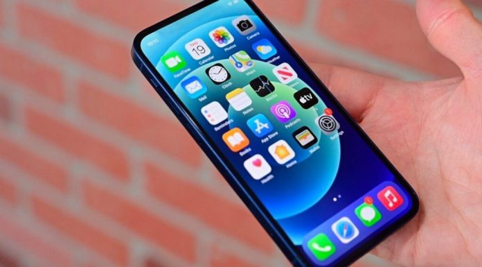 فیس آیدی زیر نمایشگر احتمالا با آیفون 16 در سال 2024 از راه میرسد