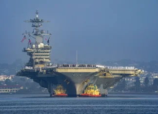 چرا ناوهای هواپیمابر با صدها هزار تن وزن واژگون نمی شوند؟