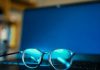 تحقیق جدید: عینکهای فیلترکننده نور آبی تأثیر خاصی در محافظت از چشم ندارند