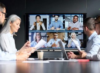 شرکتها برای بررسی گفتوگوهای کارمندان خود به هوش مصنوعی روی آوردهاند