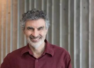 پدرخوانده هوش مصنوعی هشدار داد: شاید هیولاهایی بسازیم که از ما قویتر باشند