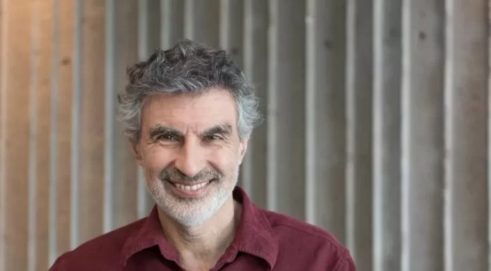 پدرخوانده هوش مصنوعی هشدار داد: شاید هیولاهایی بسازیم که از ما قویتر باشند