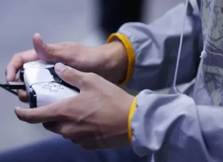 بلومبرگ: سونی برای رقابت با نینتندو سوییچ کنسول دستی میسازد