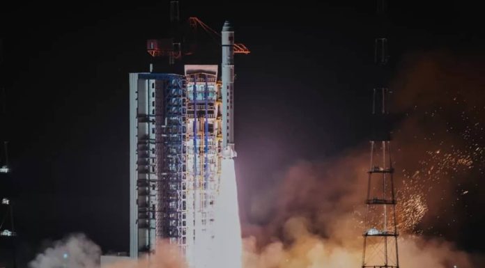 چین ساخت نخستین ابررایانه فضایی جهان را با پرتاب چند ماهواره آغاز کرد